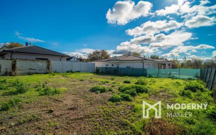 REZERVOVANÉ:Na predaj pozemok so stavebným povolením a projektom k rodinnému domu v obci Vysoká pri Morave