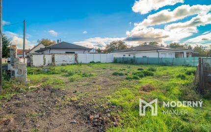 REZERVOVANÉ:Na predaj pozemok so stavebným povolením a projektom k rodinnému domu v obci Vysoká pri Morave