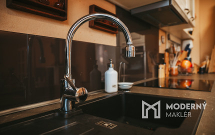 PREDANÉ: Na predaj priestranný rodinný dom v obci Beluša