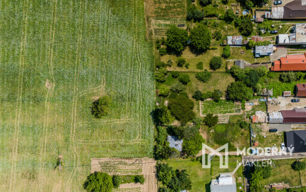 Na predaj rozmerný pozemok vhodný na výstavbu v obci Moravany časť Lučkovce