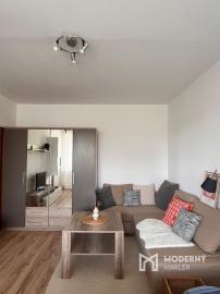 Na prenájom pekný 1-izbový byt s veľkou loggiou v obľúbenej časti Dúbravky