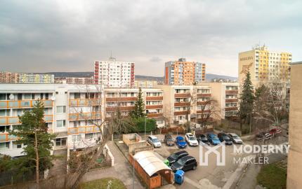 Na prenájom pekný 1-izbový byt s veľkou loggiou v obľúbenej časti Dúbravky