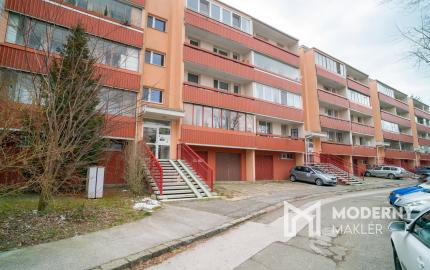 Na prenájom pekný 1-izbový byt s veľkou loggiou v obľúbenej časti Dúbravky