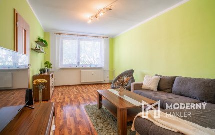 REZERVOVANÉ: Na predaj pekný 3-izbový byt s loggiou v Dúbravke