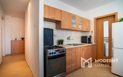 REZERVOVANÉ: Na predaj pekný 3-izbový byt s loggiou v Dúbravke