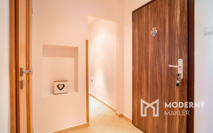 REZERVOVANÉ: Na predaj pekný 3-izbový byt s loggiou v Dúbravke