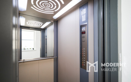 REZERVOVANÉ:Na predaj 1-izbový byt v centre Vrbového