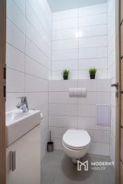 REZERVOVANÉ: Na predaj priestranný 3-izbový byt na Slávičej ulici v Senci