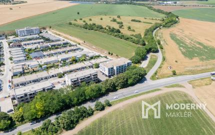 REZERVOVANÉ: Na predaj priestranný 3-izbový byt na Slávičej ulici v Senci