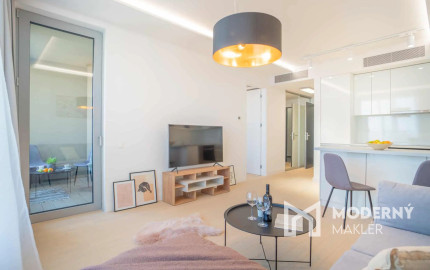 Na prenájom kompletne zariadený 2-izbový byt s garážovým parkovacím státím v SKYPARKU