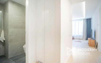 Na prenájom kompletne zariadený 2-izbový byt s garážovým parkovacím státím v SKYPARKU