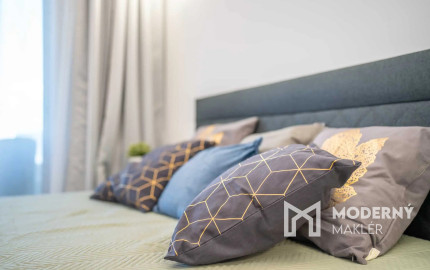 Na prenájom kompletne zariadený 2-izbový byt s garážovým parkovacím státím v SKYPARKU