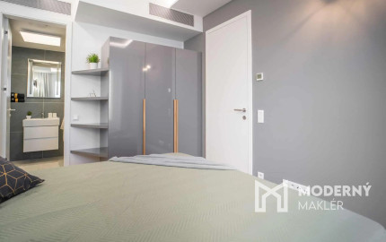 Na prenájom kompletne zariadený 2-izbový byt s garážovým parkovacím státím v SKYPARKU