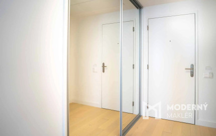 Na prenájom kompletne zariadený 2-izbový byt s garážovým parkovacím státím v SKYPARKU