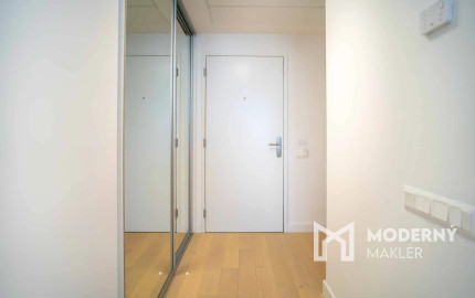 Na prenájom kompletne zariadený 2-izbový byt s garážovým parkovacím státím v SKYPARKU