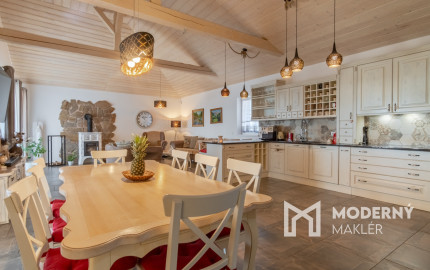 Na predaj exkluzívny rodinný dom s dvoj-garážou v podtatranskej obci Veľký Slavkov