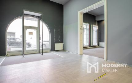 Na prenájom veľkorysý obchodný priestor s mezanínom na Zámockej ulici pod Bratislavským hradom