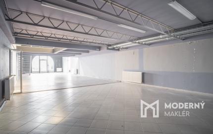 Na prenájom veľkorysý obchodný priestor s mezanínom na Zámockej ulici pod Bratislavským hradom