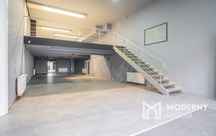 Na prenájom veľkorysý obchodný priestor s mezanínom na Zámockej ulici pod Bratislavským hradom