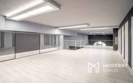 Na prenájom veľkorysý obchodný priestor s mezanínom na Zámockej ulici pod Bratislavským hradom