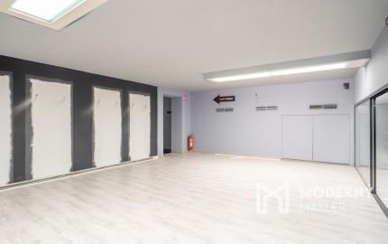 Na prenájom veľkorysý obchodný priestor s mezanínom na Zámockej ulici pod Bratislavským hradom