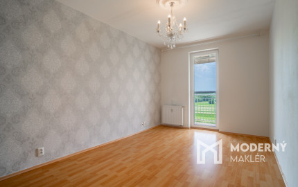 Na predaj priestranný 2-izbový byt s garážovým parkovacím státim v Záhorskej Bystrici