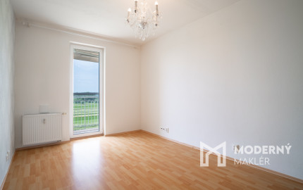 Na predaj priestranný 2-izbový byt s garážovým parkovacím státim v Záhorskej Bystrici