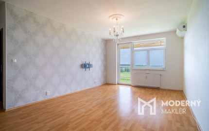 Na predaj priestranný 2-izbový byt s garážovým parkovacím státim v Záhorskej Bystrici