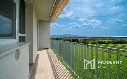 Na predaj priestranný 2-izbový byt s garážovým parkovacím státim v Záhorskej Bystrici