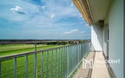 Na predaj priestranný 2-izbový byt s garážovým parkovacím státim v Záhorskej Bystrici