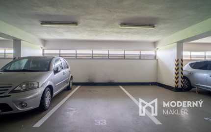 Na predaj priestranný 2-izbový byt s garážovým parkovacím státim v Záhorskej Bystrici