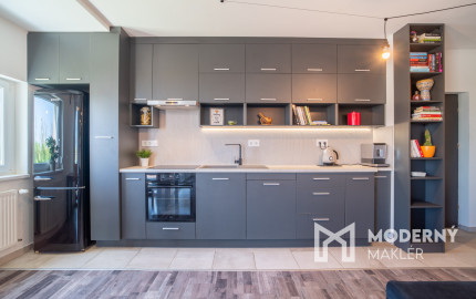 REZERVOVANÉ: Na predaj 3-izbový byt s parkovacím státím v Rajke