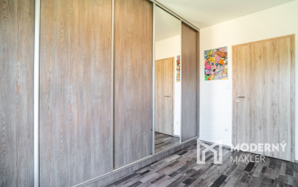 REZERVOVANÉ: Na predaj 3-izbový byt s parkovacím státím v Rajke