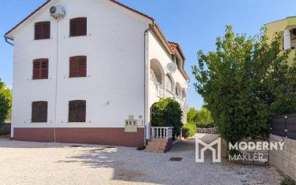 Na predaj 3-izbový apartmán na ostrove Vir v Chorvátsku