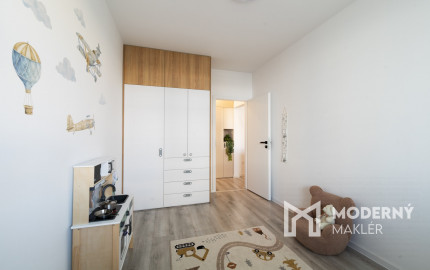 REZERVOVANÉ - Na predaj zariadený 4-izbový byt v Dúbravke