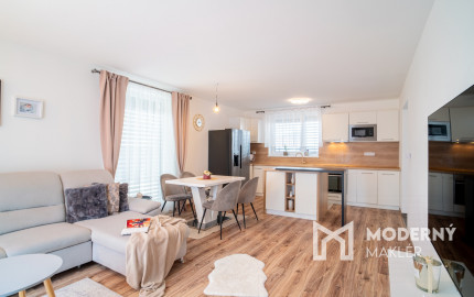 REZERVOVANÉ - Na predaj 5-izbový rodinný dom v Rovinke