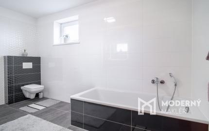 REZERVOVANÉ - Na predaj 5-izbový rodinný dom v Rovinke