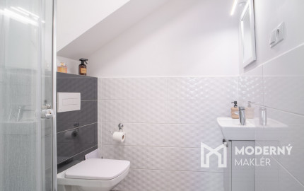 REZERVOVANÉ - Na predaj 5-izbový rodinný dom v Rovinke