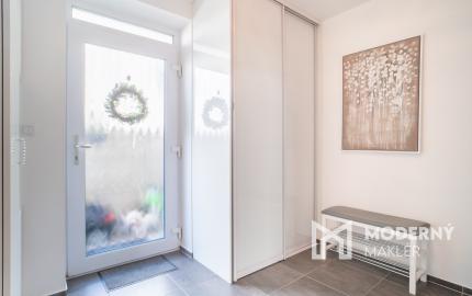 REZERVOVANÉ - Na predaj 5-izbový rodinný dom v Rovinke