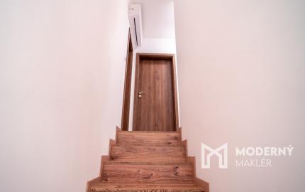 REZERVOVANÉ - Na predaj 5-izbový rodinný dom v Rovinke