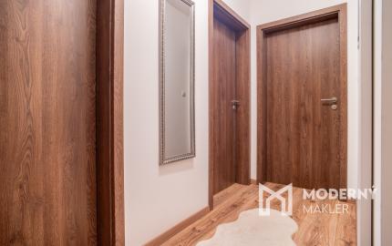 REZERVOVANÉ - Na predaj 5-izbový rodinný dom v Rovinke