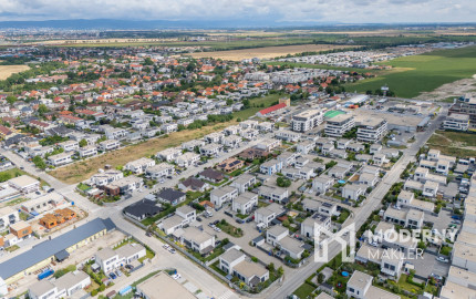 REZERVOVANÉ - Na predaj 5-izbový rodinný dom v Rovinke