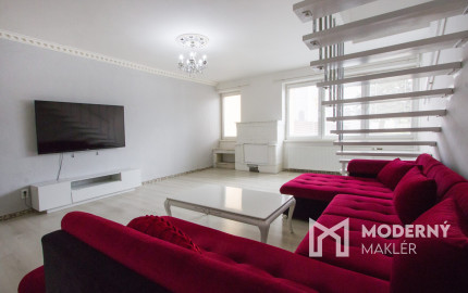 Na predaj dvojdom s rozľahlým pozemkom v centre obce Zlaté Klasy