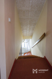 Na predaj dvojdom s rozľahlým pozemkom v centre obce Zlaté Klasy