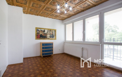 Na predaj dvojdom s rozľahlým pozemkom v centre obce Zlaté Klasy