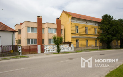 Na predaj dvojdom s rozľahlým pozemkom v centre obce Zlaté Klasy