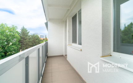 Na predaj priestranný 3-izbový byt s veľkou loggiou v Rači