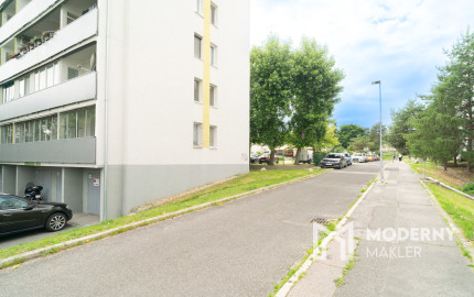 Na predaj priestranný 3-izbový byt s veľkou loggiou v Rači