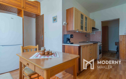 REZERVOVANÝ: Na predaj priestranný 2-izbový byt v Starej Ľubovni