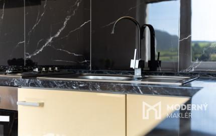 Na predaj čiastočne zariadený 3-izbový byt v Kálnici